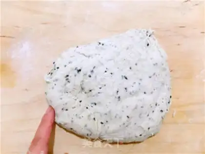 Make Low fat sesame bread ball step 2