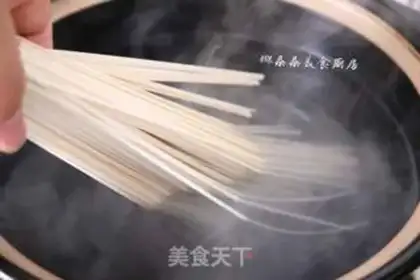 Make Spilled noodles with pepper step 3