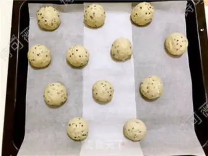 Make Low fat sesame bread ball step 3