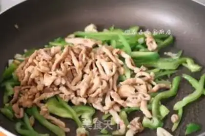 Make Spilled noodles with pepper step 7