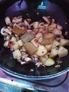 Make Curry potatoes and mushrooms step 4
