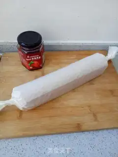 Make Strawberry cake rolls step 26