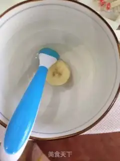 Make Baby eats banana mud step 0