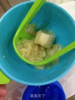 Make Baby eats banana mud step 1