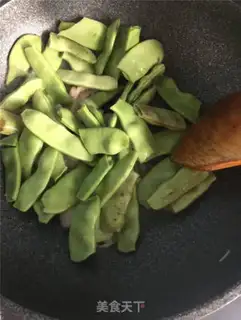 Make Five bouquets and beans step 4