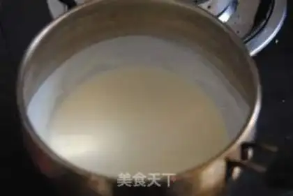 Make Strawberry chocolate cake step 18