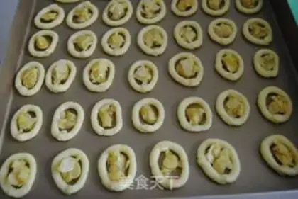 Make Roman shield cookies step 10
