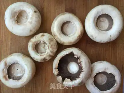 Make Black pepper, three roast mushrooms step 0