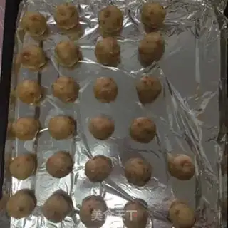 Make Peanut balls step 3