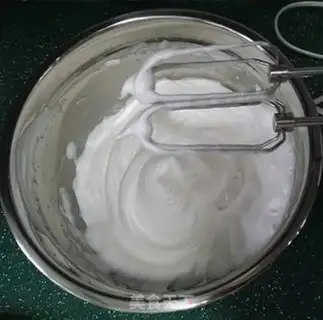 Make Four cream cake rolls step 8