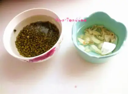 Make Green Bean lily soup step 1