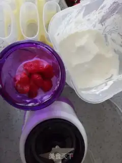 Make Fruit yogurt cream step 0