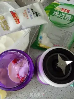 Make Fruit yogurt cream step 1