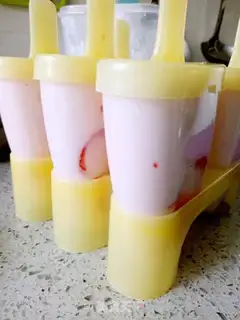 Make Fruit yogurt cream step 3