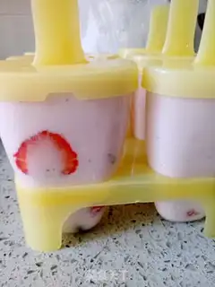 Make Fruit yogurt cream step 4