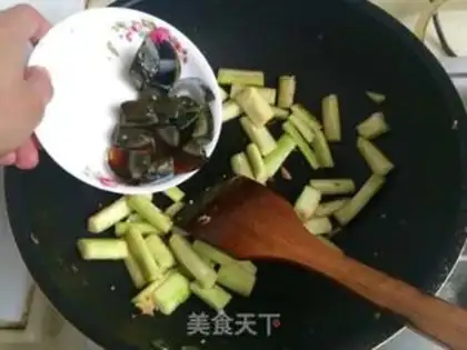 Make Smelt-skinned egg tofu soup step 6
