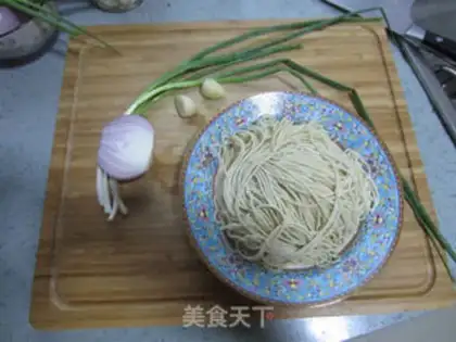 Make Onion noodles step 0