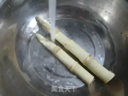 Make Salt lashes and tofu soup step 1