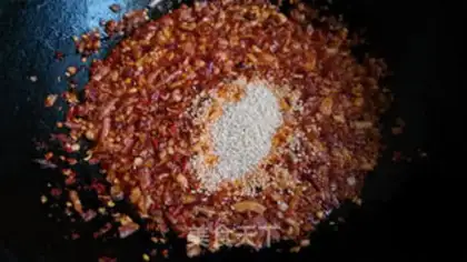Make Red-oiled chili onions step 5