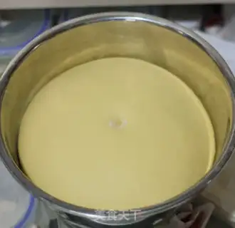 Make Pumpkin Poohini squeezing step 3