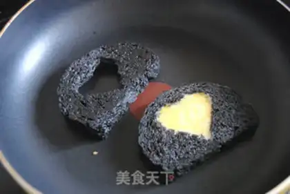 Make Olive oil fried pea and charcoal toast step 11