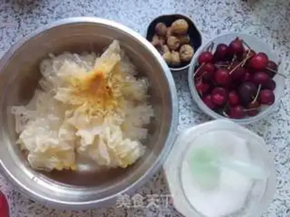 Make Soup of cherries and silver step 0
