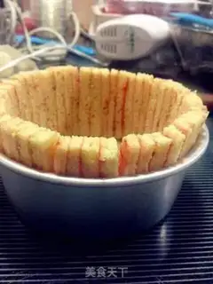 Make Strawberry Charlotte step 1