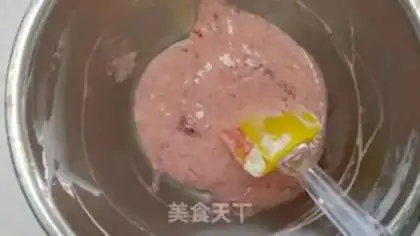 Make Strawberry Charlotte step 2