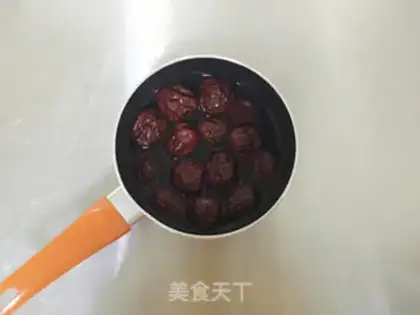 Make A nice, fresh mousse cup step 1