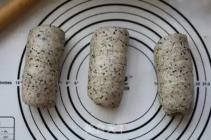 Make Black Sesame, full of wheat toast step 7