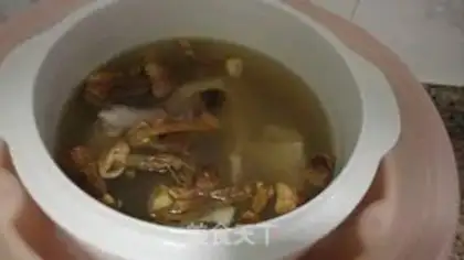 Make Puffy mushroom chicken soup step 1