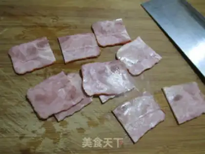 Make Pepper bacon pizza step 1