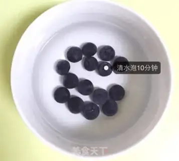Make Butter blueberry milkshake step 1