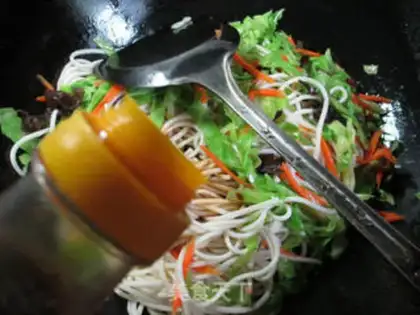 Make Soy sauce noodles step 4
