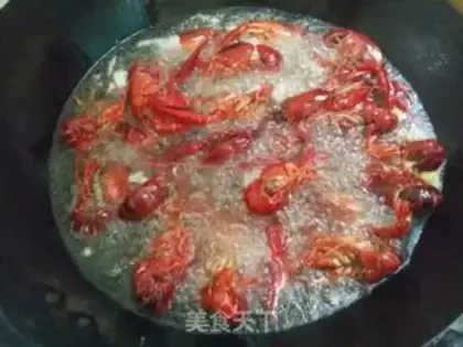Make Spicy lobster step 1