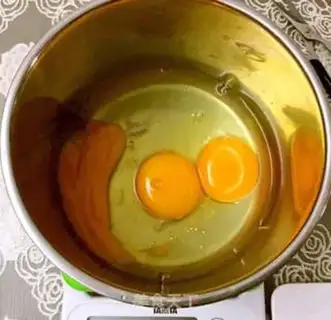 Make Autumn eggs step 1