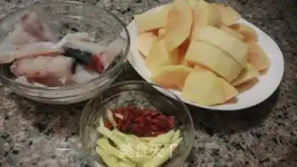 Make Sweet papaya fish soup step 1