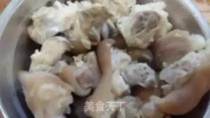Make Red burning pig hoof step 0