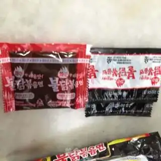 Make Three turkeys with hot noodles step 1