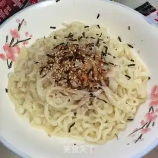 Make Three turkeys with hot noodles step 3