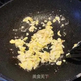 Make Thai pineapple fried rice step 5