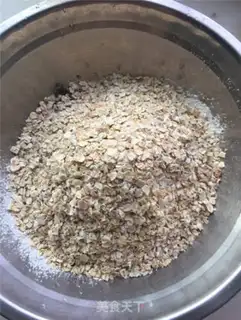 Make A red sugar oatmeal cookie step 0