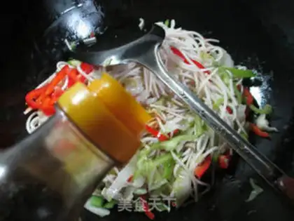 Make Pork gravy noodles step 4