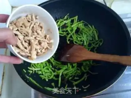 Make Cream peppers and fried meat step 16