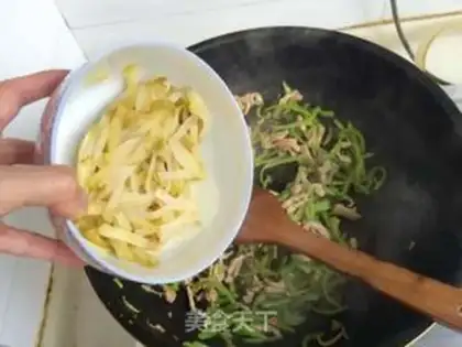Make Cream peppers and fried meat step 17