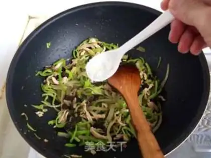 Make Cream peppers and fried meat step 18