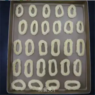 Make Roman shield cookies step 4