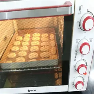 Make Roman shield cookies step 6