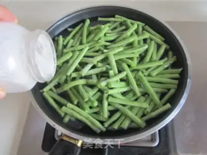 Make Bean horns for pig hearts step 1