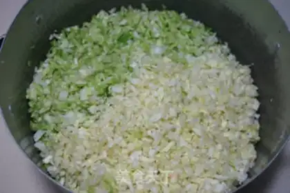 Make Round cabbage pork dumplings step 3